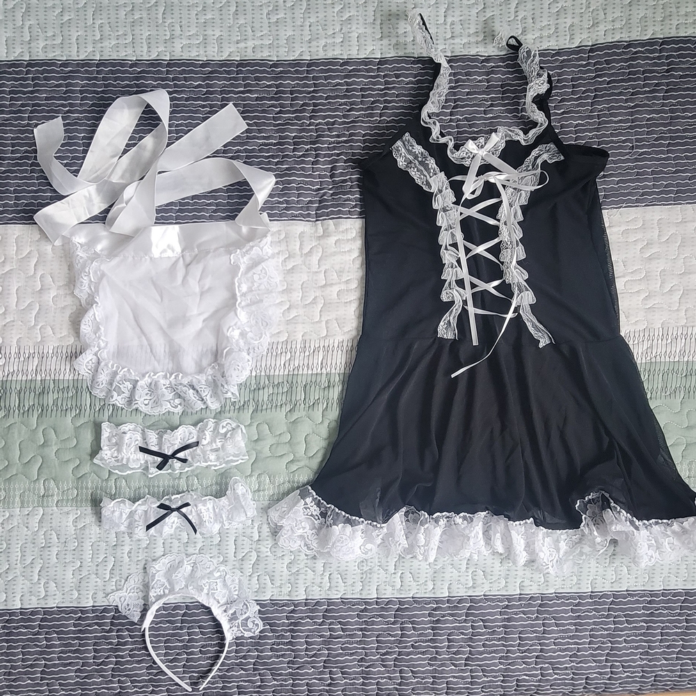 Elegant Black and White Lace Lingerie Set